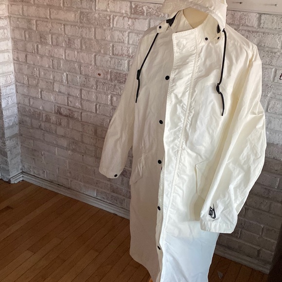 Nike tech parka size small but fits like a big medium